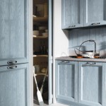 Cucine country anice talcato, dettaglio dispensa, legno colore blu