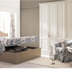 Camere solare tradizionale in legno colore bianco con letto baule aperto