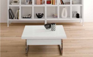 Small table that can be extended and hightened in white wood