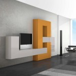 soggiorni moderni pescarollo, composizione a muro fantasiosa geometrica bianca e arancio, porte in pietra con tv sopra